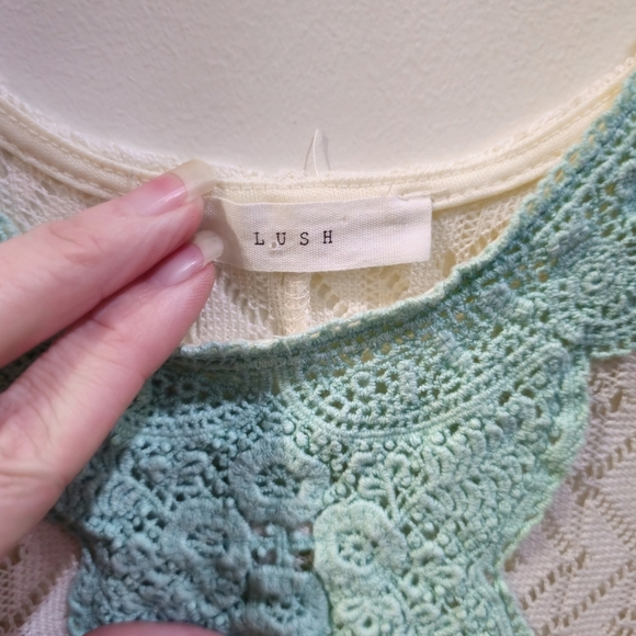 Lush ✦ Chevron Pattern Tank Top ✦ White Teal Lace Applique Neckline Size L EUC - Picture 8 of 15